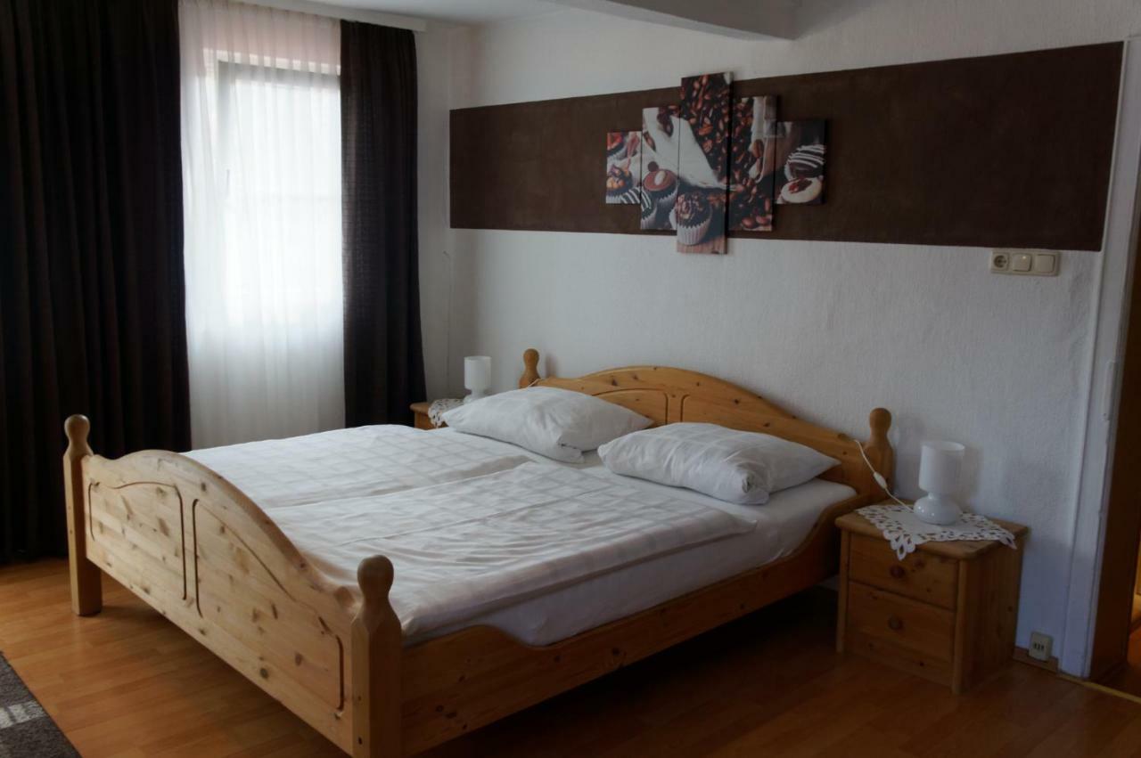 Pension Burger B&B Weibersbrunn Buitenkant foto